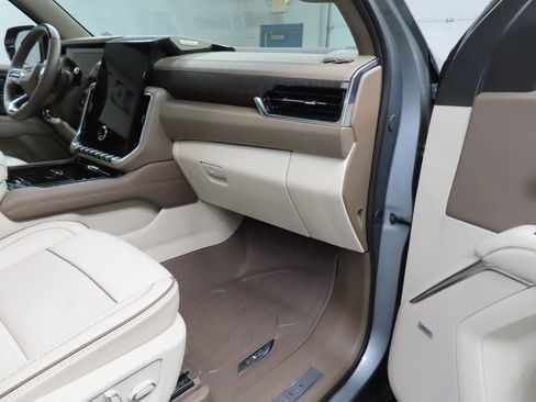 Used 2025 GMC Yukon Denali w/ Denali Reserve Package AWD/4WD image 40