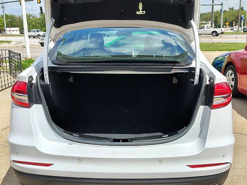 Used 2020 Ford Fusion SEL FWD image 13
