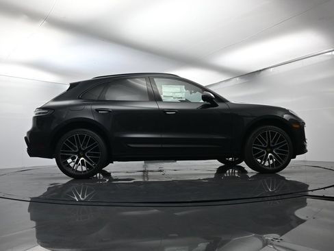 Certified 2026 Porsche Macan AWD/4WD image 43