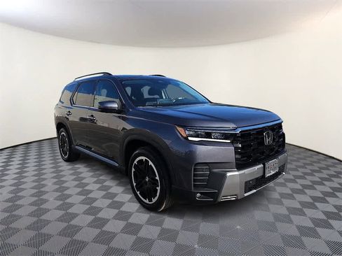 New 2026 Honda Pilot Touring image 2