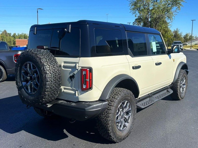 Used 2025 Ford Bronco Badlands AWD/4WD image 3