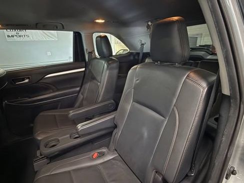 Used 2019 Toyota Highlander XLE FWD image 26
