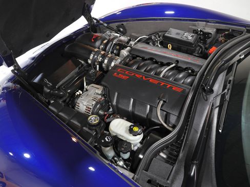 Used 2006 Chevrolet Corvette Coupe w/ Preferred Equipment Group RWD image 5