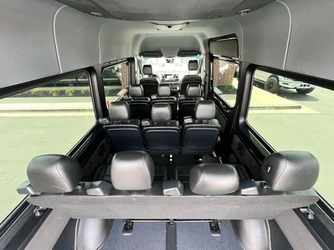 Used 2024 Mercedes-Benz Sprinter 2500 image 30