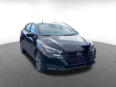 Used 2025 Nissan Versa SV image 3