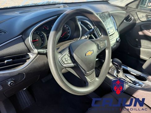 Used 2025 Chevrolet Malibu LT FWD image 5