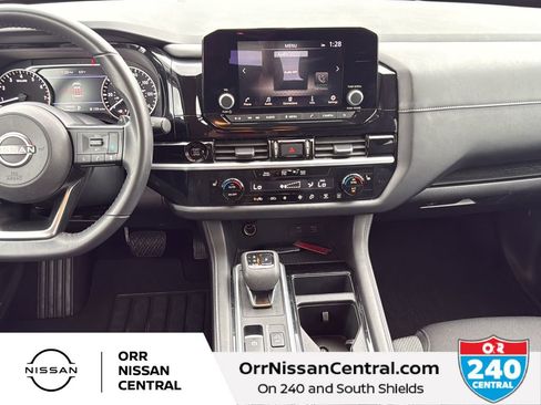 Used 2025 Nissan Pathfinder SV image 18