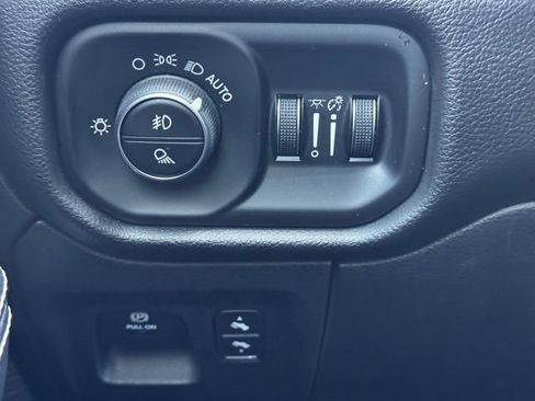 Used 2024 RAM 1500 Laramie AWD/4WD image 22
