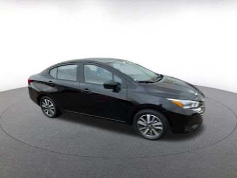 Used 2025 Nissan Versa SV FWD image 2