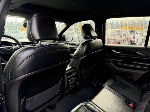 Used 2023 Jeep Grand Cherokee Altitude image 29