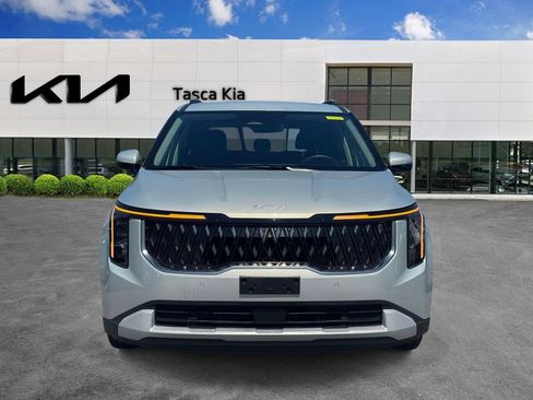 Used 2025 Kia Carnival EX FWD image 2