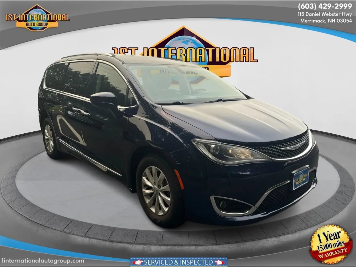 Used 2019 Chrysler Pacifica Touring-L FWD image 2
