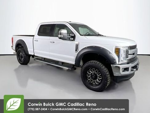 Used 2019 Ford F250 XLT w/ XLT Premium Package image 3