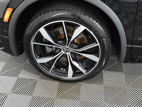 Used 2024 Volkswagen Tiguan SEL R-Line image 32