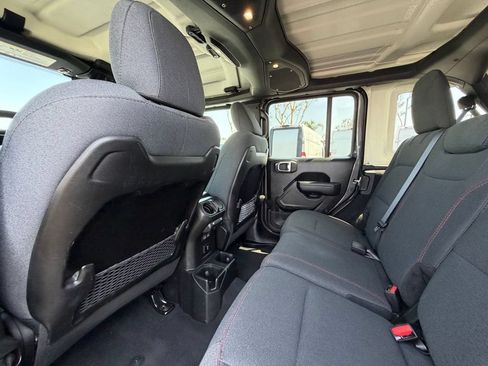 Used 2025 Jeep Wrangler Unlimited Rubicon AWD/4WD image 27