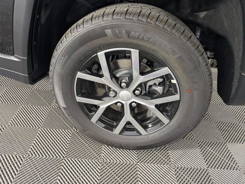 New 2025 Jeep Grand Cherokee Limited image 16