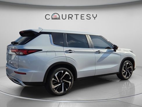 Used 2024 Mitsubishi Outlander SE FWD image 4