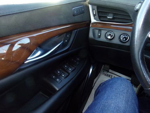 Used 2019 Cadillac Escalade ESV Luxury image 50