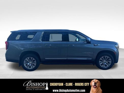 Used 2022 GMC Yukon XL Denali w/ Advanced Technology Package AWD/4WD image 12
