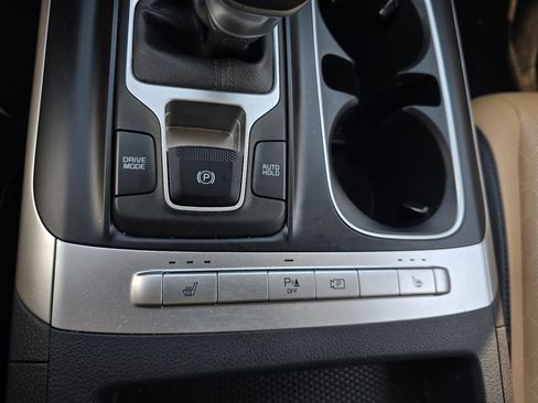 Used 2024 Kia Carnival LX FWD image 23