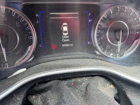Used 2016 Chrysler 200 Limited w/ Convenience Group FWD image 12