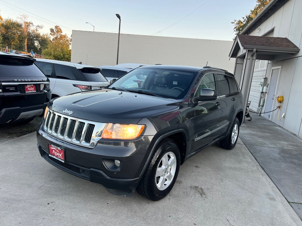 Used 2011 Jeep Grand Cherokee Laredo AWD/4WD image 3