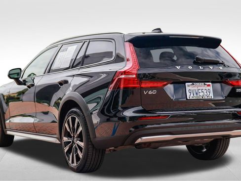 Certified 2026 Volvo V60 B5 Cross Country Ultra w/ Climate Package AWD/4WD image 5