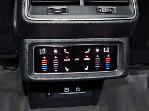 Used 2021 Audi e-tron Prestige w/ Prestige Package image 21