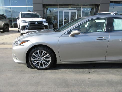 Used 2021 Lexus ES 300h 300h image 2