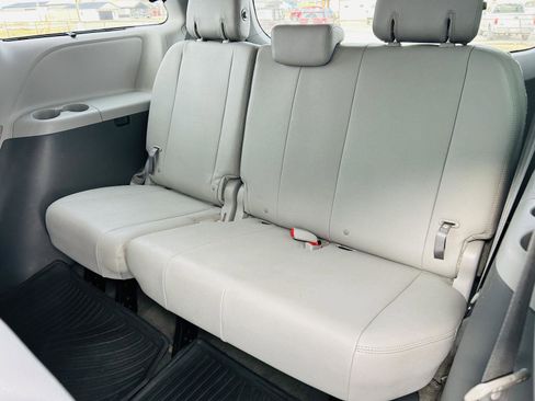 Used 2016 Toyota Sienna XLE Premium image 26