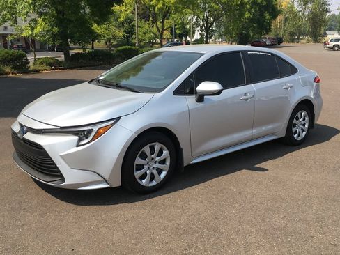 Used 2023 Toyota Corolla LE FWD image 11