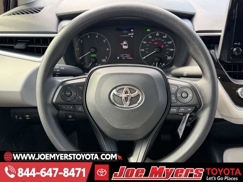 Used 2025 Toyota Corolla LE image 15