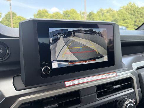 Certified 2025 Toyota Tacoma SR5 AWD/4WD image 7