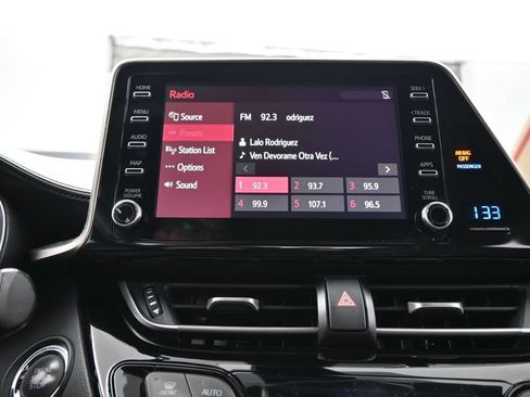 Used 2019 Toyota C-HR XLE FWD image 24