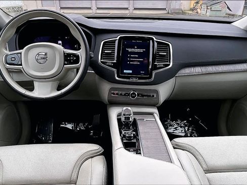 Used 2023 Volvo XC90 B6 Ultimate w/ Protection Package Premier image 18