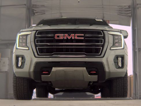 Used 2023 GMC Yukon AT4 AWD/4WD image 4
