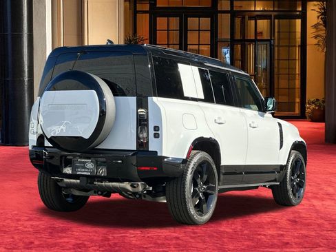 New 2026 Land Rover Defender 110 X-Dynamic SE image 10