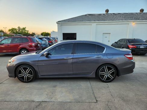 Used 2017 Honda Accord Sport image 2