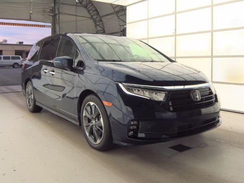 Used 2023 Honda Odyssey Elite image 3