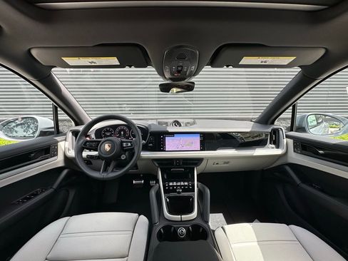 Used 2025 Porsche Cayenne S AWD/4WD image 33