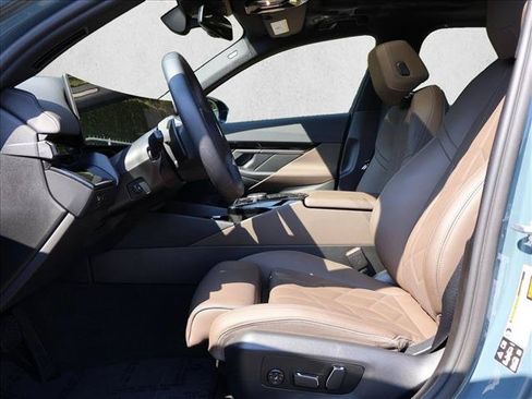 Used 2025 BMW 530i xDrive w/ Premium Package AWD/4WD image 21