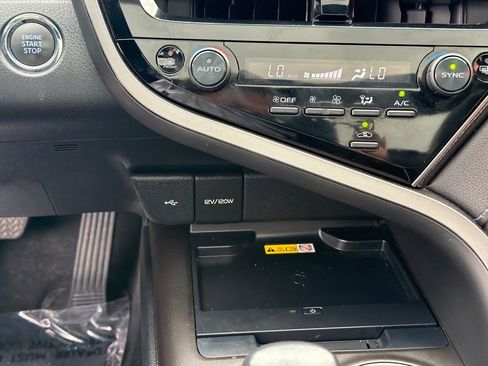 Used 2022 Toyota Camry XSE image 29