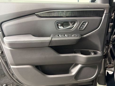 Used 2025 Honda Pilot Elite image 11