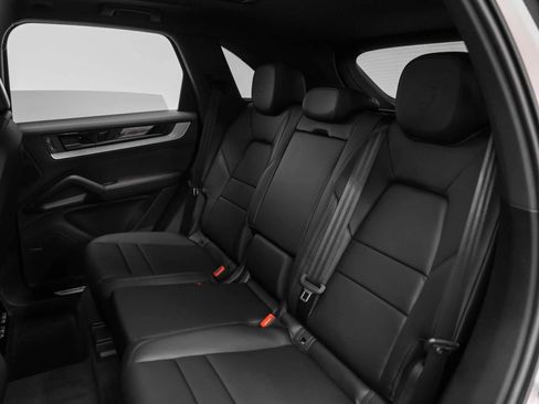 New 2025 Porsche Cayenne image 34