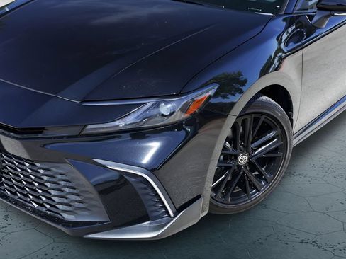 Used 2025 Toyota Camry SE w/ Convenience Package FWD image 3