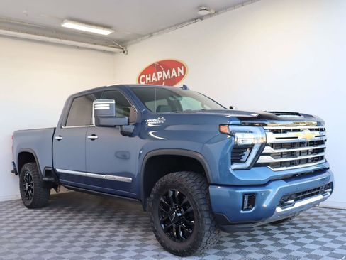 Used 2024 Chevrolet Silverado 2500 High Country w/ High Country Premium Package AWD/4WD image 1