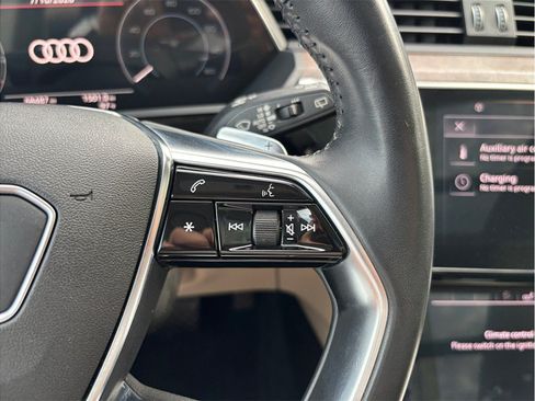 Used 2019 Audi e-tron Prestige w/ Prestige Package AWD/4WD image 29