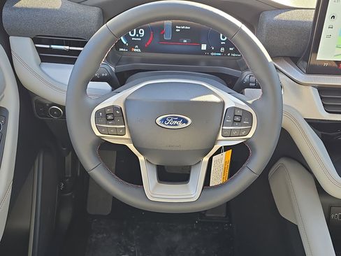 New 2026 Ford Explorer Active w/ Active Comfort Package image 32