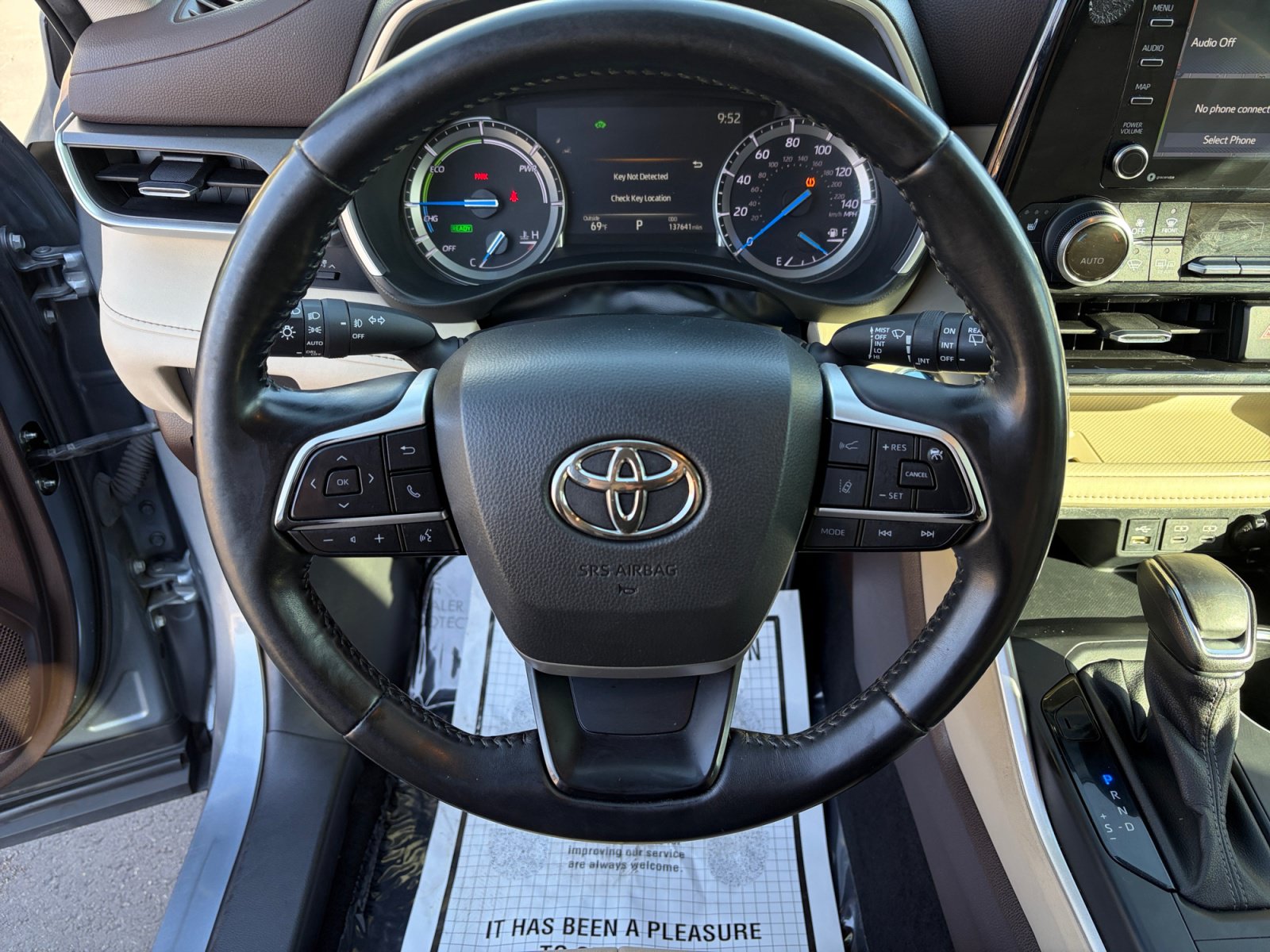 Used 2022 Toyota Highlander XLE AWD/4WD image 12