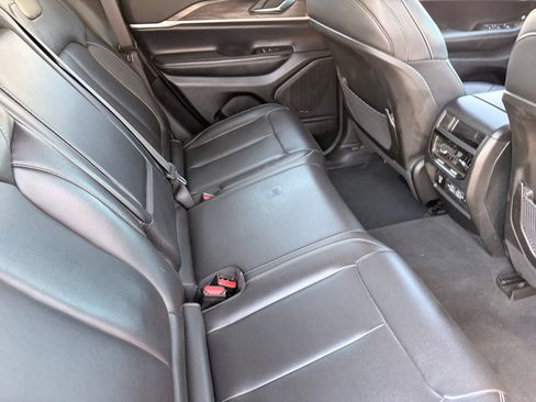 Used 2023 Jeep Grand Cherokee Limited AWD/4WD image 15